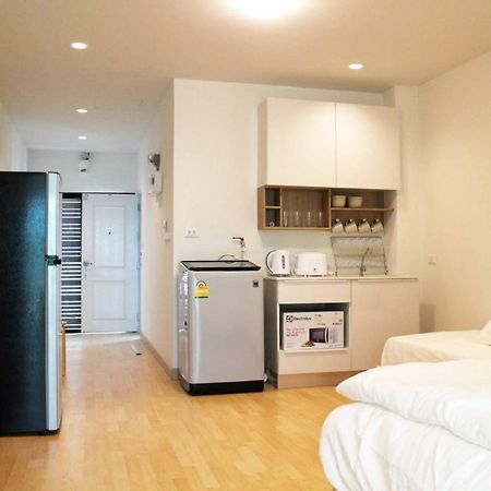 Appartamento Live Like A Local In Ekkamai Bangkok Esterno foto