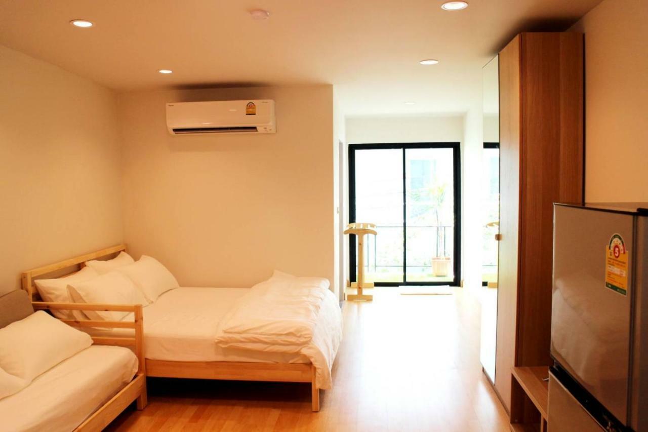 Appartamento Live Like A Local In Ekkamai Bangkok Esterno foto