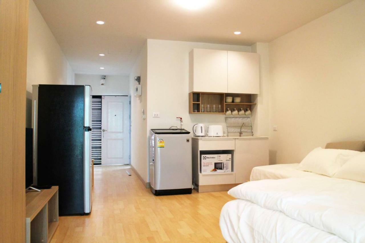 Appartamento Live Like A Local In Ekkamai Bangkok Esterno foto