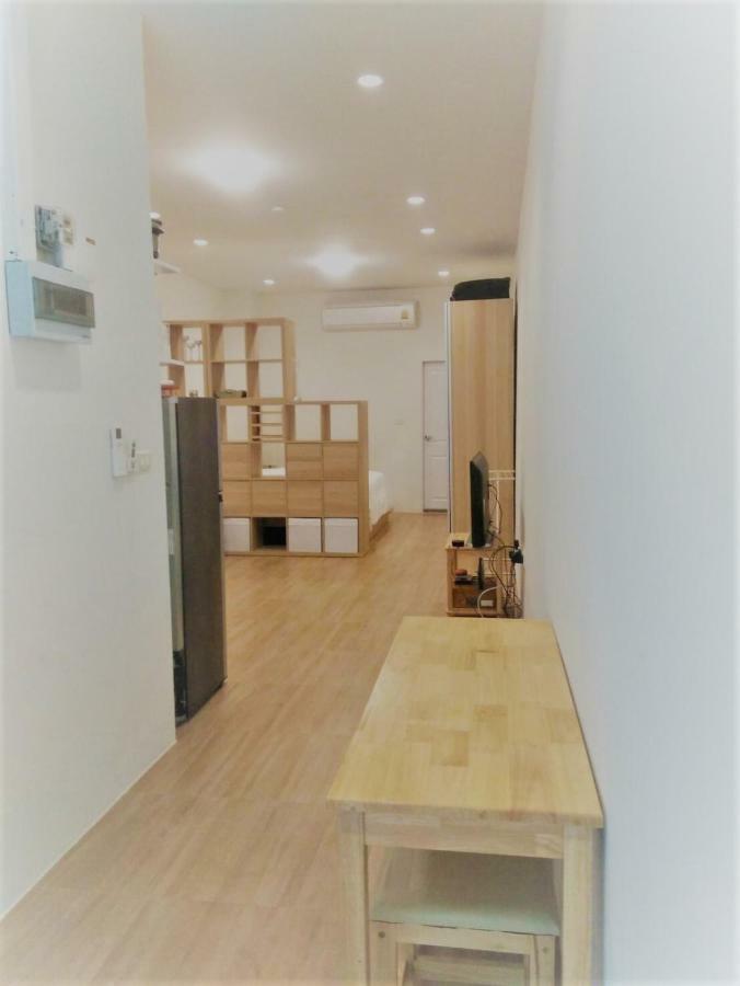 Appartamento Live Like A Local In Ekkamai Bangkok Esterno foto