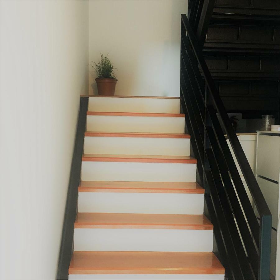 Appartamento Live Like A Local In Ekkamai Bangkok Esterno foto